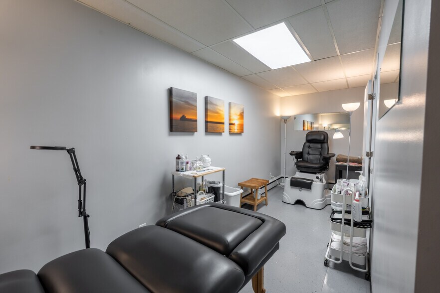 More Photos Of 219 Lochiel St, Sarnia General Retail For Sale