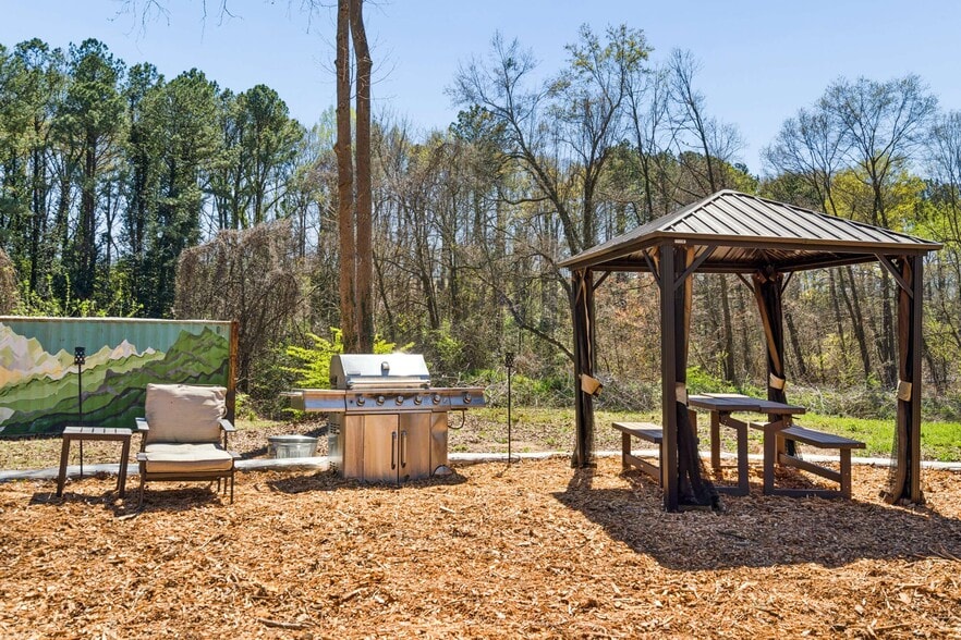 More Photos Of 1860 Penelope Rd NW, Atlanta Hospitality For Sale