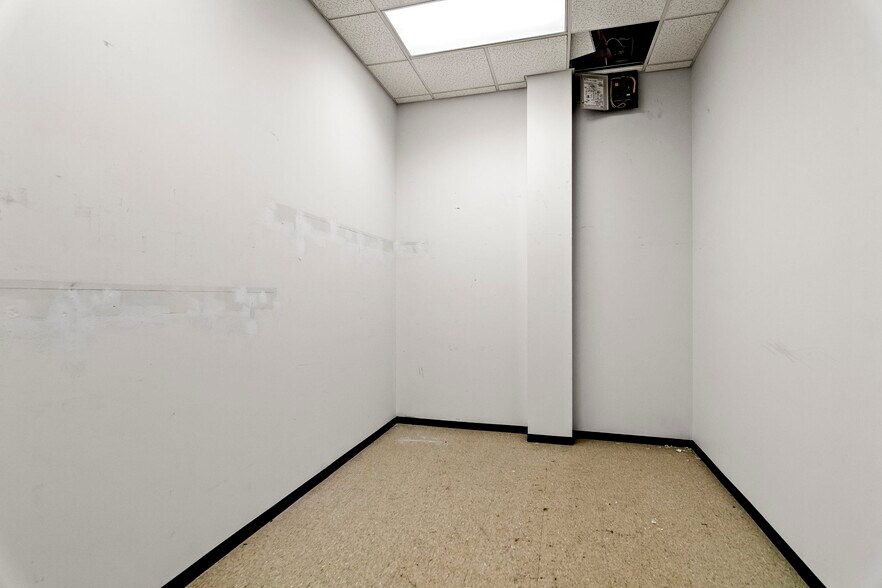 More Photos Of 15 SW Old State Capitol Plz, Springfield Office For Sale