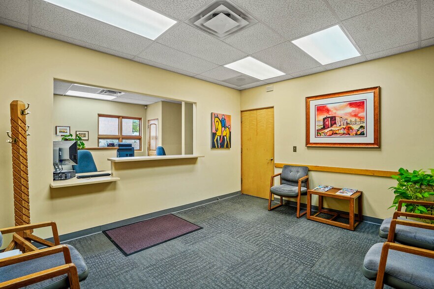 More Photos Of 404 Kiva Ct, Santa Fe Medical For Lease