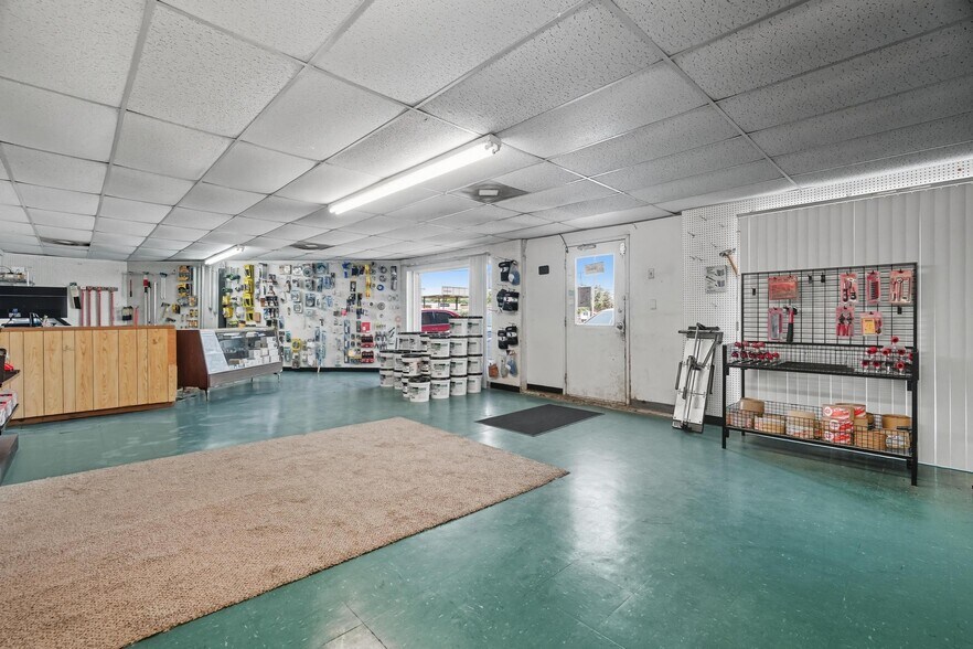 More Photos Of 257 Butternut St, Abilene Showroom For Lease