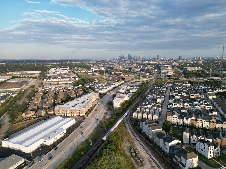 More Photos Of 8600 Hempstead Rd, Houston Warehouse For Lease