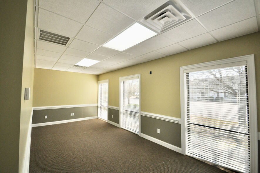 More Photos Of 700B Cromwell Dr, Greenville Office For Lease