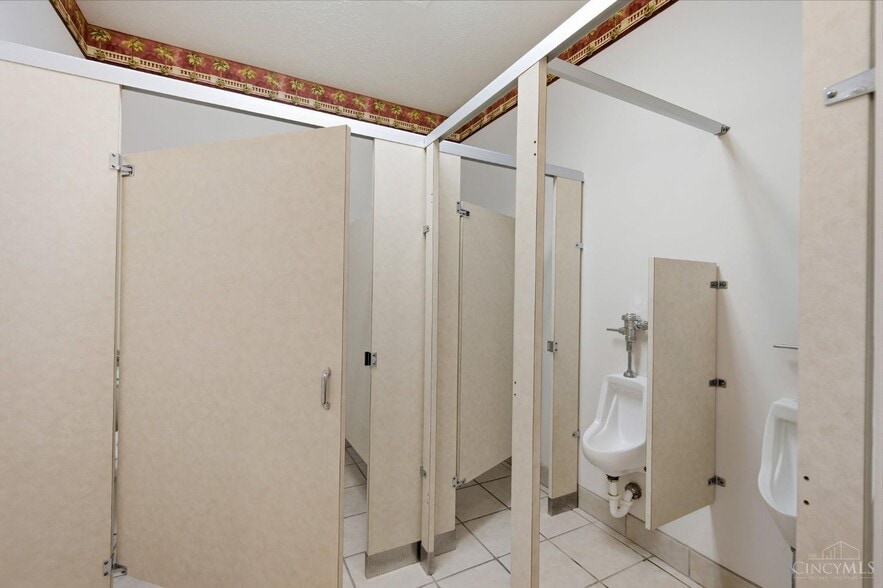 More Photos Of 810 N Broadway St, Lebanon Religious Facility For Sale