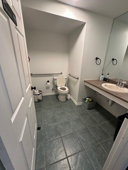 More Photos Of 110 Main St, Parkville Freestanding For Lease