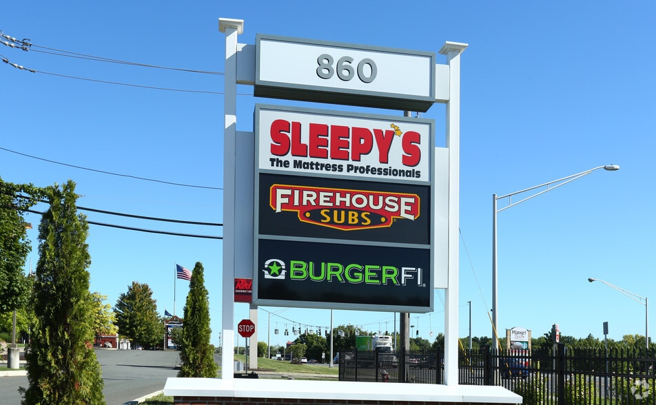 More Photos Of 860 New Loudon Rd, Latham Storefront For Lease