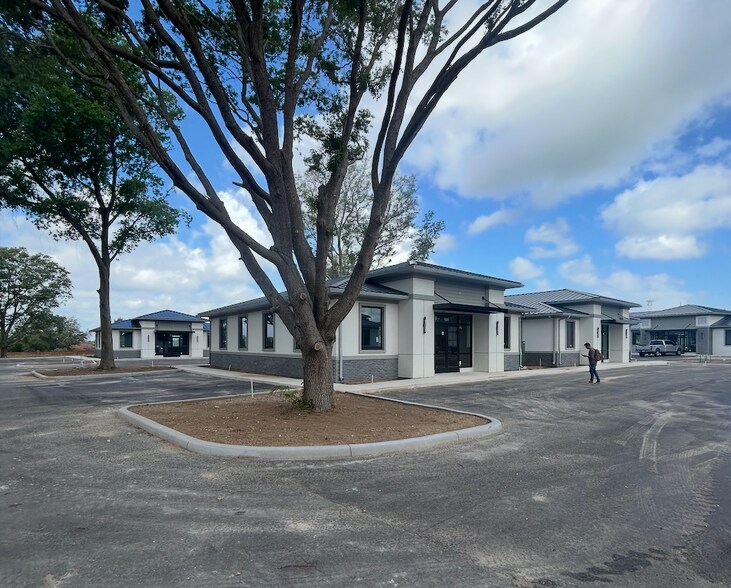 More Photos Of 164 Southern Railway, Oakland Medical For Lease