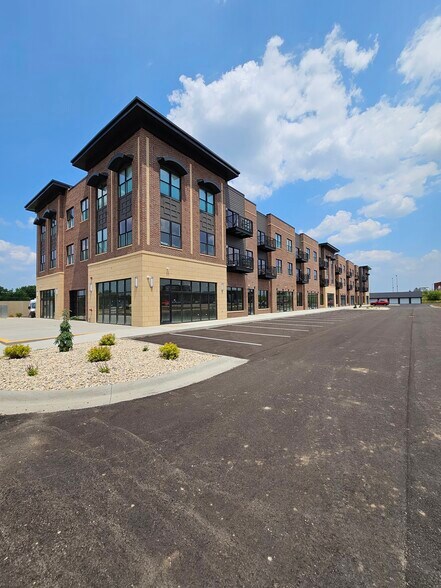More Photos Of 8411 Peosta Commercial Ct, Peosta Apartments For Lease