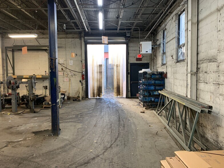 More Photos Of 775 Saw Mill River Rd, Yonkers Warehouse For Lease