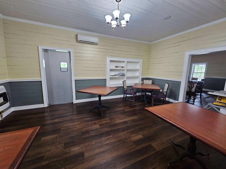 More Photos Of Wilderness Hwy, Mount Nebo General Retail For Sale