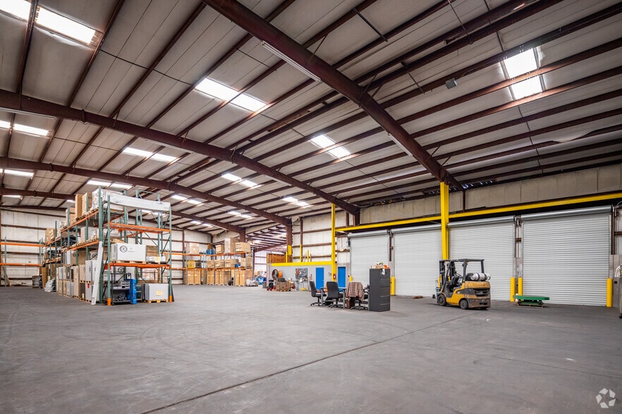 More Photos Of 7004 E Broadway Ave, Tampa Warehouse For Lease