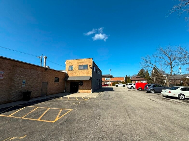 More Photos Of 6959 N Milwaukee Ave, Niles Warehouse For Sale