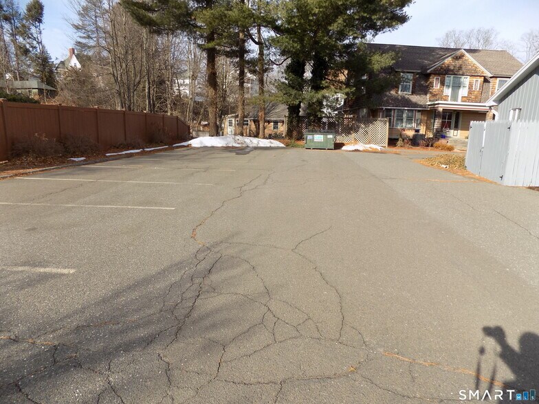 More Photos Of 85 Beleden Gardens Dr, Bristol Medical For Sale