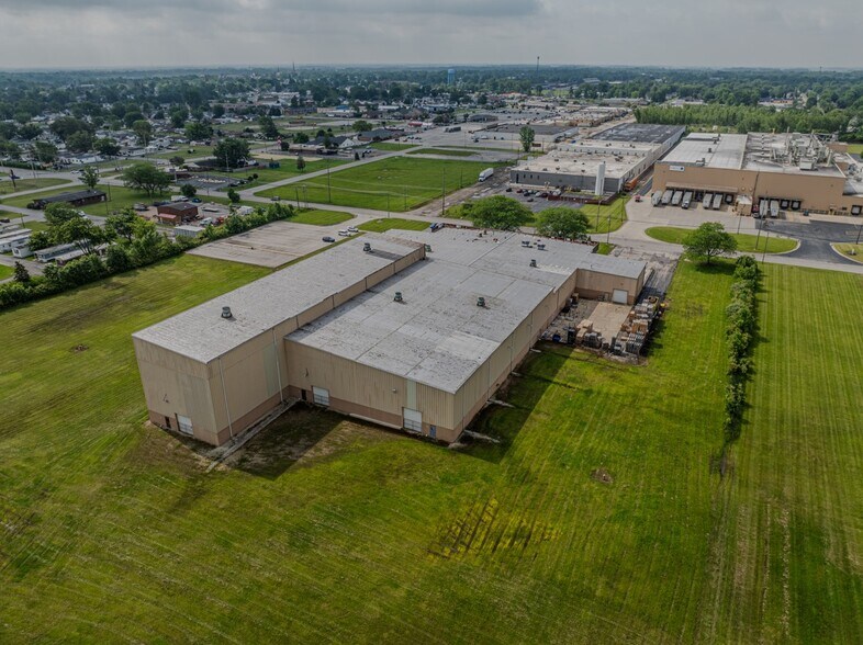 More Photos Of 2100 Cedar St, Fremont Distribution For Lease