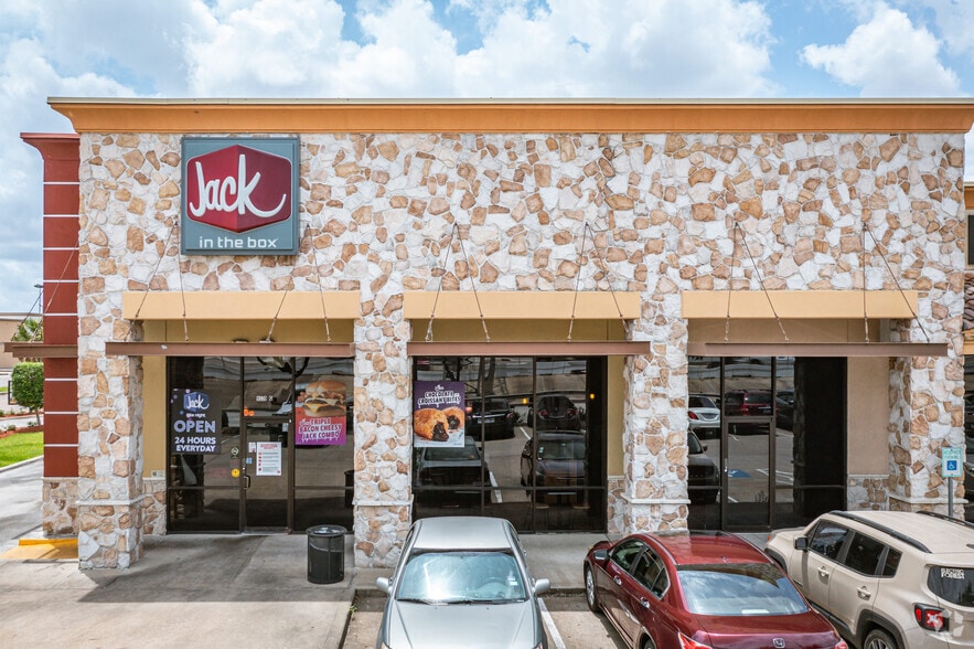 More Photos Of 9370-9380 W Sam Houston Pky S, Houston Unknown For Lease