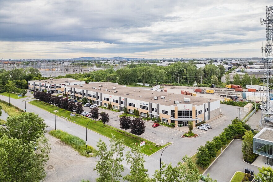 More Photos Of 9251-9283 Thimens Rue, Pierrefonds Light Distribution For Lease
