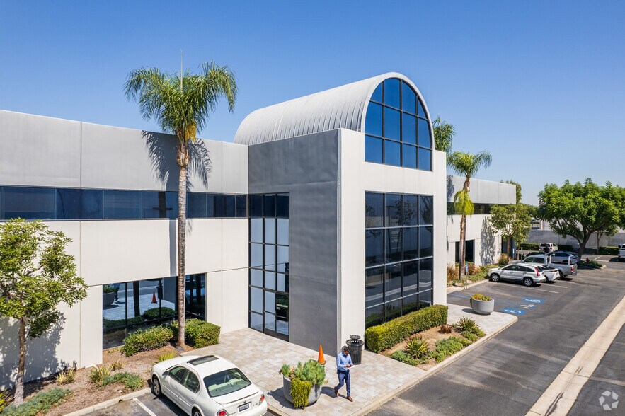More Photos Of 1290 N Hancock St, Anaheim Office For Lease