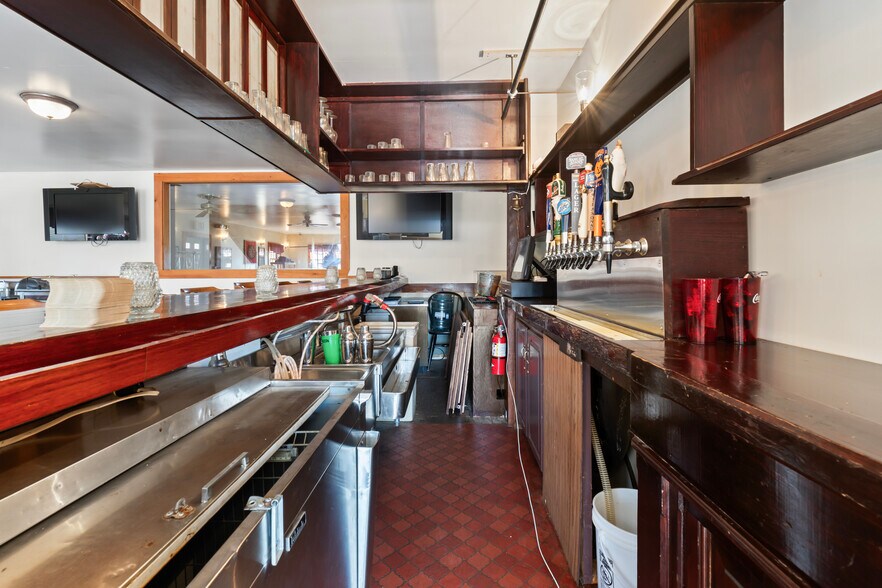More Photos Of 52 Post Rd, Wells Restaurant For Sale