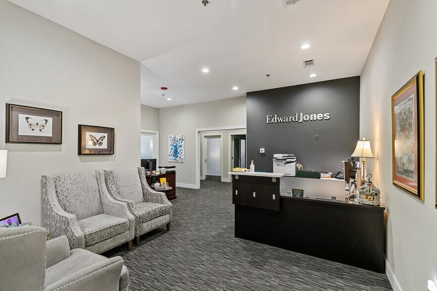 More Photos Of 205 W Louisiana St, McKinney Office For Lease