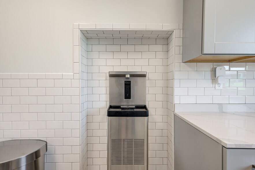 More Photos Of 501 E Britton Rd, Oklahoma City Auto Dealership For Lease