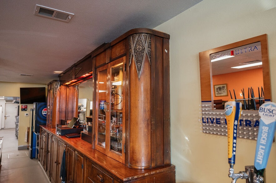 More Photos Of 510 Main St, Ormsby Restaurant For Sale