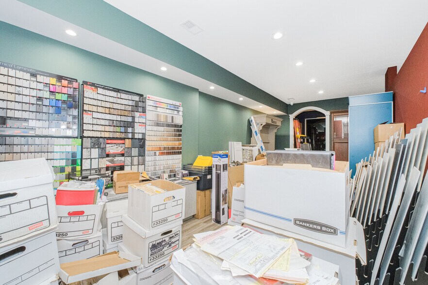 More Photos Of 1944-1952 Richmond Terrace, Staten Island Showroom For Lease