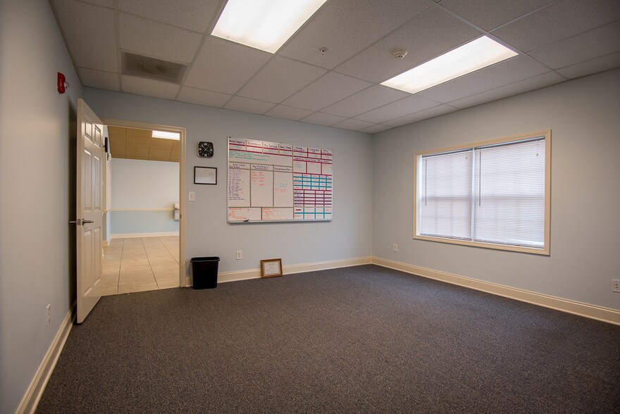 More Photos Of 9478 Winding Way Ln, Jonesboro Office For Sale