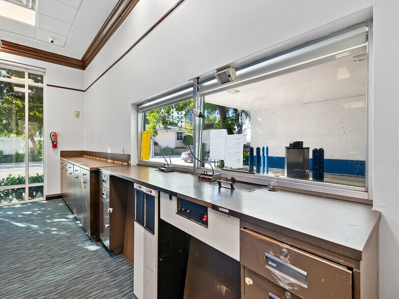 More Photos Of 200 NE 3rd Ave, Fort Lauderdale Storefront Retail Office For Lease