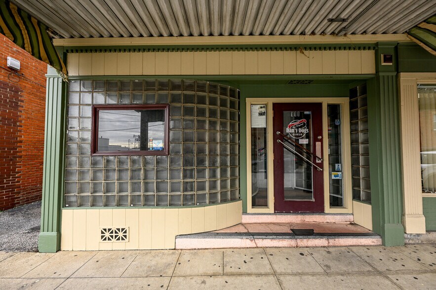 More Photos Of 111 W Liberty St, Medina Restaurant For Lease