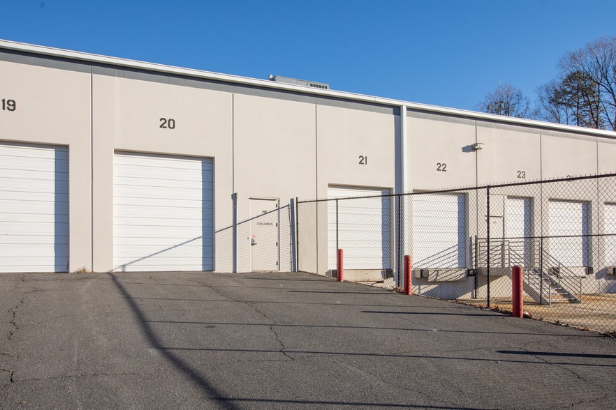 More Photos Of 3400 International Airport Dr, Charlotte Warehouse For Lease