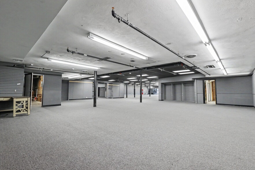 More Photos Of 312 E Main St, Grand Prairie Showroom For Lease