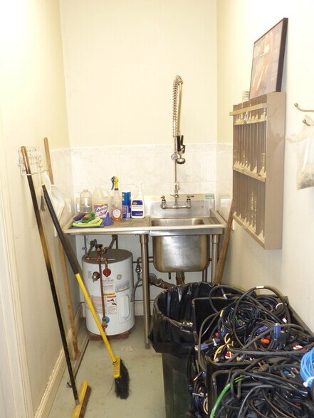 More Photos Of 180 Independence Ave, Quincy Freestanding For Sale