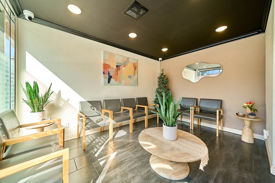 More Photos Of 852 S Robertson Blvd, Los Angeles Medical For Lease
