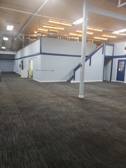 More Photos Of 2447 E Judd Rd, Burton Showroom For Sale