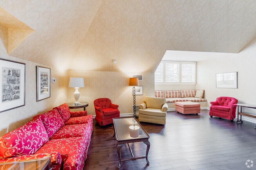 1442 Coraopolis Heights Rd, Moon Township, PA 15108 Hotel For Sale