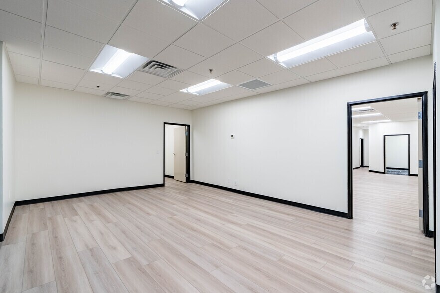 More Photos Of 240 N Sunway Dr, Gilbert Manufacturing For Lease