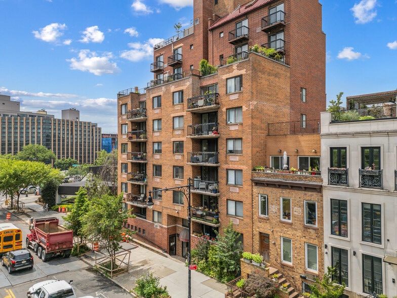 More Photos Of 207 Prospect Park SW, Brooklyn Apartments For Lease