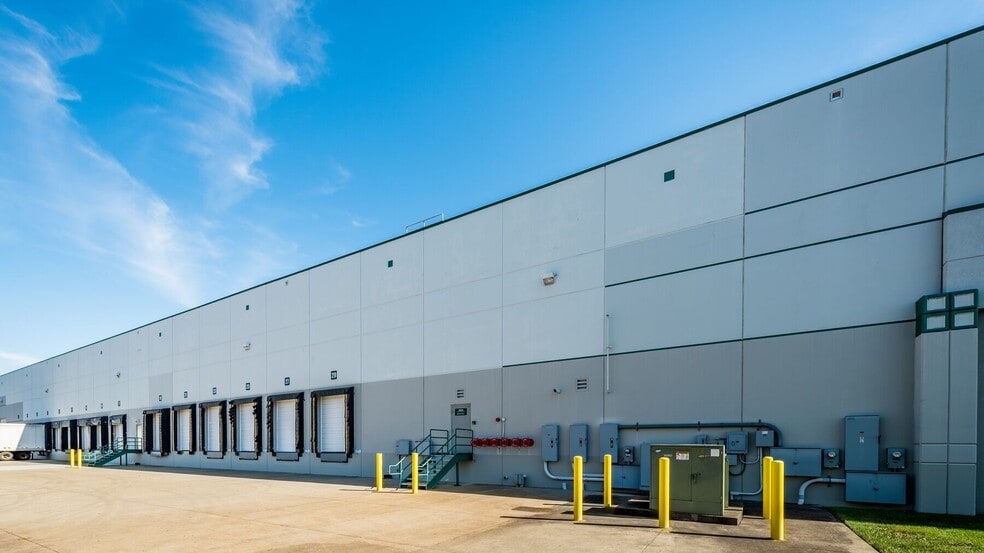 More Photos Of 2939-2979 Crescentville Rd, West Chester Warehouse For Lease