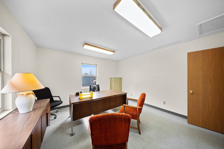 More Photos Of 100 Armco Rd, Ashland Manufacturing For Lease