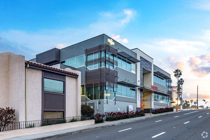 More Photos Of 2447 Pacific Coast Hwy, Hermosa Beach Office For Lease