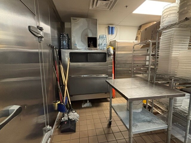 More Photos Of 6629 NW Expressway, Oklahoma City Fast Food For Lease