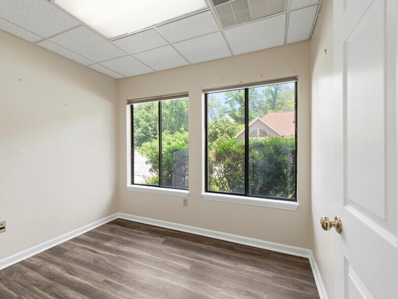 More Photos Of 1998 Hendersonville Rd, Asheville Medical For Sale