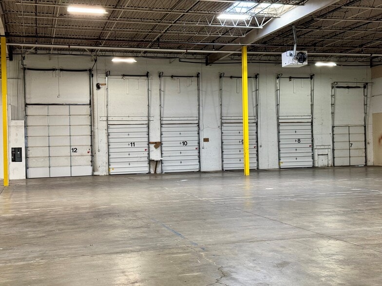 More Photos Of 3820-3834 Zane Trace Dr, Columbus Warehouse For Lease