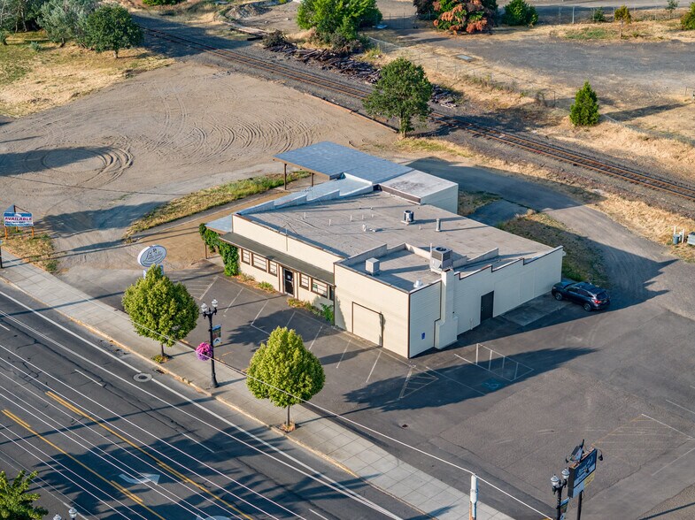 More Photos Of 211 Front St, Central Point General Retail For Sale