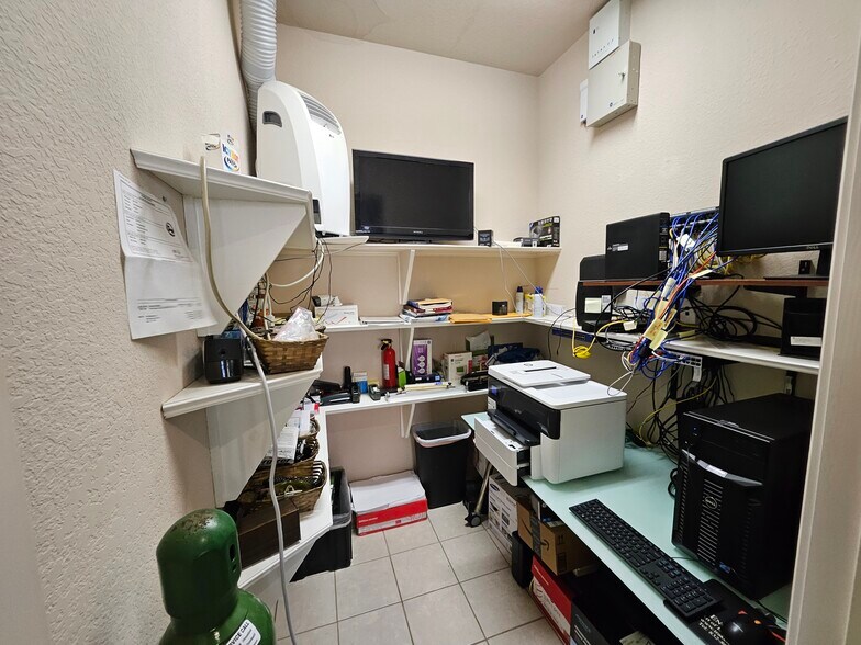 More Photos Of 1806 Snake River Rd, Katy Medical For Sale