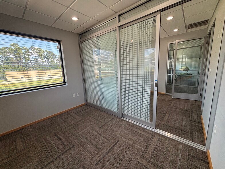 More Photos Of 1330 Rayford Park Rd, Spring Loft Creative Space For Sale