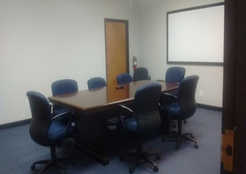 More Photos Of 337 Oaks Trl, Garland Office For Lease