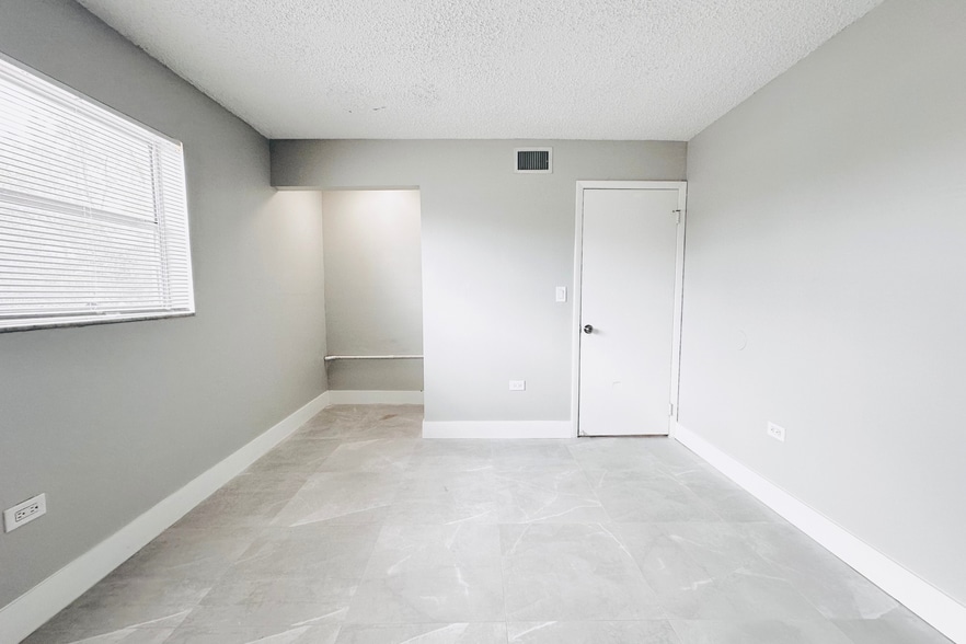 More Photos Of 999 W Prospect Rd, Oakland Park Apartments For Sale