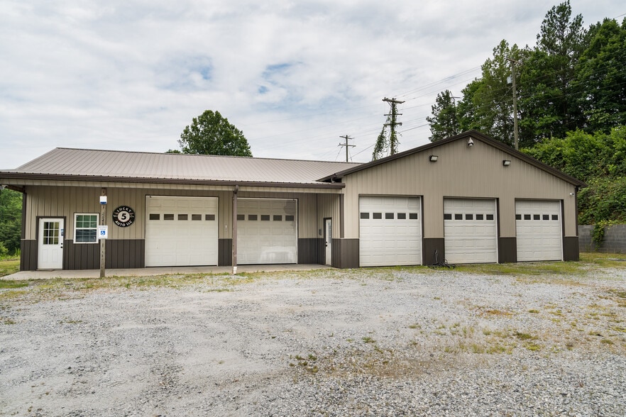 Primary Photo Of 2648 Rainbow Lake Rd, Inman Flex For Sale