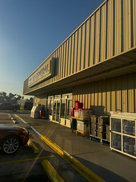 More Photos Of 1915 Bayou Blue Rd, Houma Freestanding For Sale